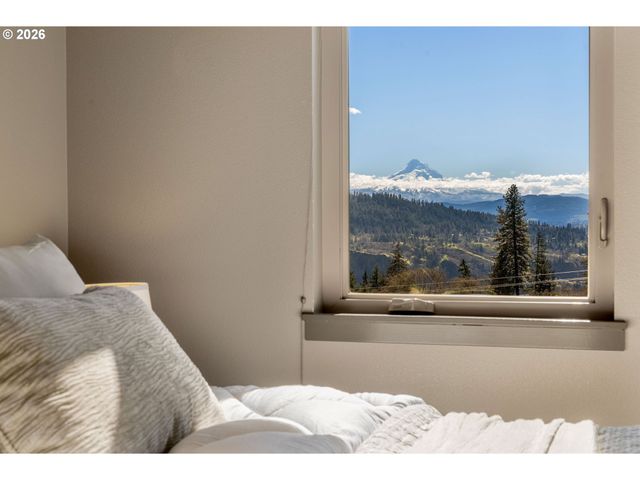 591 Ne GRANDVIEW Blvd, White Salmon, WA 98672