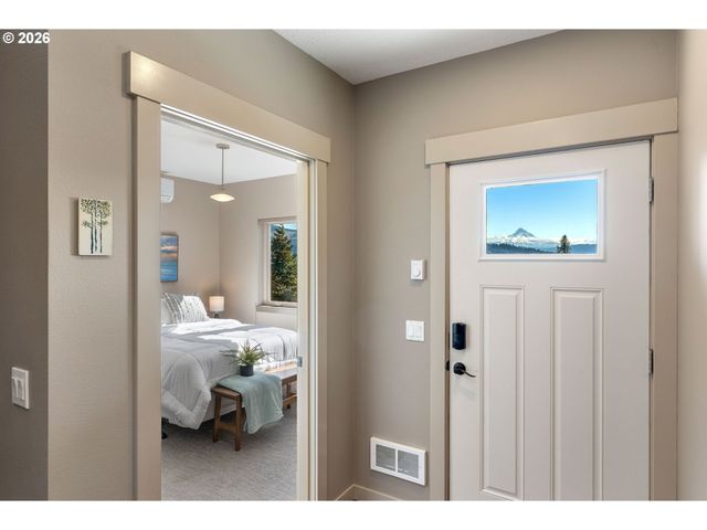 591 Ne GRANDVIEW Blvd, White Salmon, WA 98672