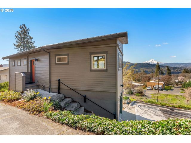 591 Ne GRANDVIEW Blvd, White Salmon, WA 98672