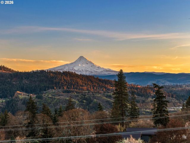 591 Ne GRANDVIEW Blvd, White Salmon, WA 98672