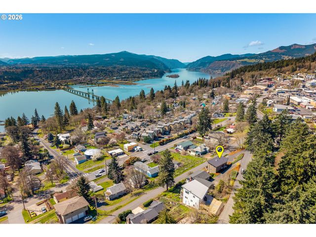 591 Ne GRANDVIEW Blvd, White Salmon, WA 98672