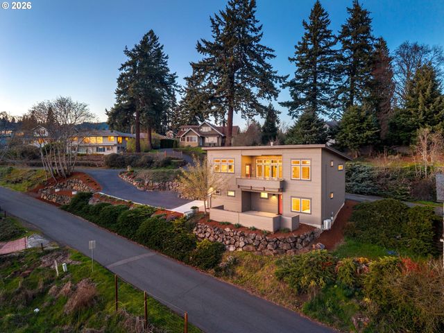 591 Ne GRANDVIEW Blvd, White Salmon, WA 98672