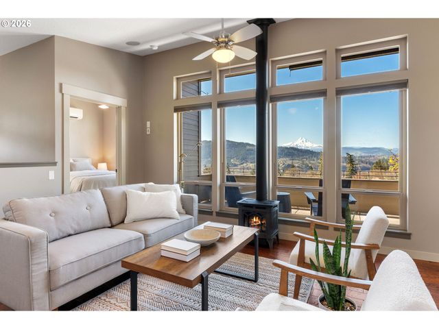 591 Ne GRANDVIEW Blvd, White Salmon, WA 98672