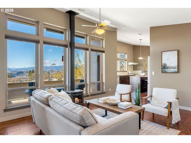 591 Ne GRANDVIEW Blvd, White Salmon, WA 98672