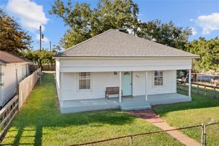 427 W 1st Street, Freeport, TX 77541
