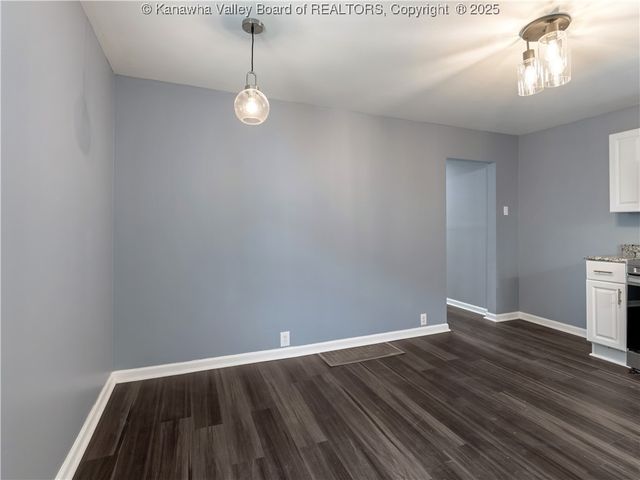 2490 Montana Avenue, Hurricane, WV 25526