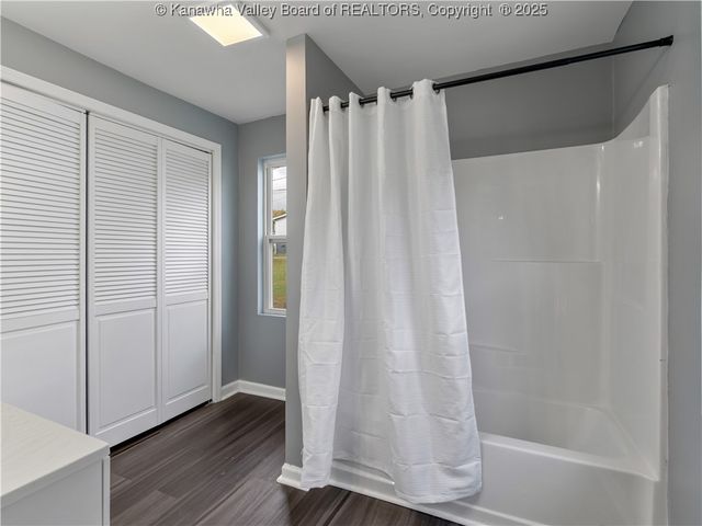 2490 Montana Avenue, Hurricane, WV 25526