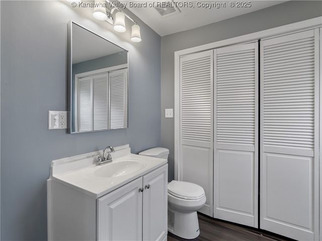 2490 Montana Avenue, Hurricane, WV 25526