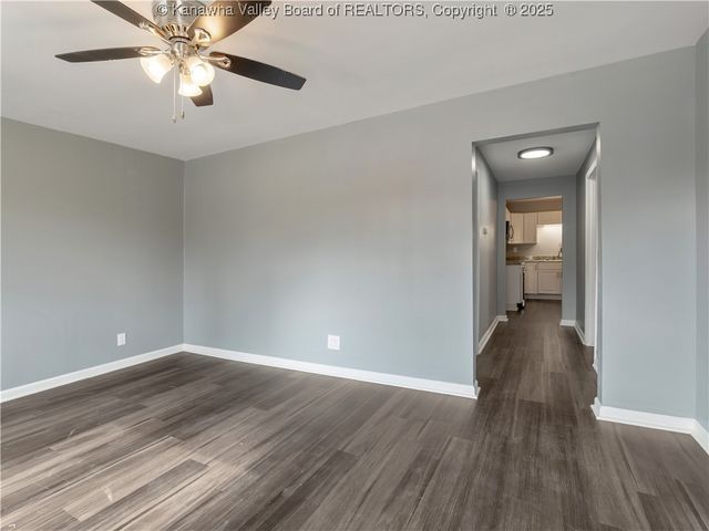 2490 Montana Avenue, Hurricane, WV 25526