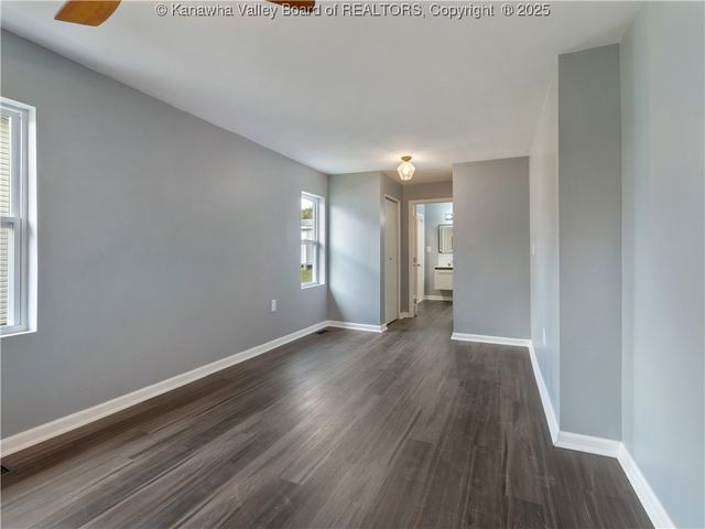 2490 Montana Avenue, Hurricane, WV 25526