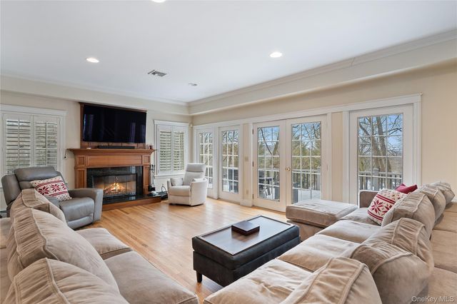 25 Eiler Lane, Irvington, NY 10533