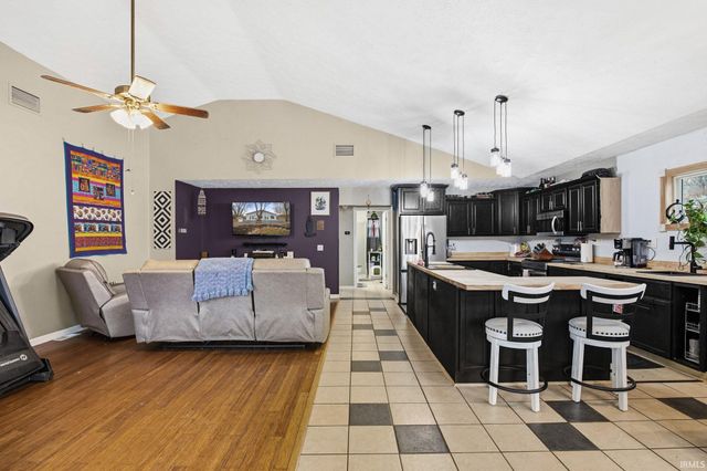 200 N Mohee Drive, Hartford City, IN 47348