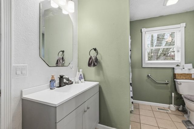 200 N Mohee Drive, Hartford City, IN 47348