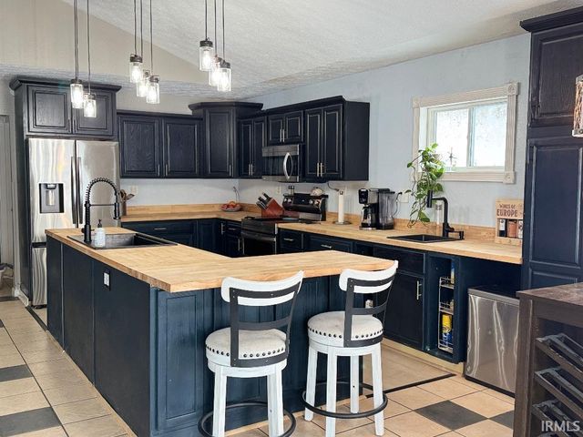 200 N Mohee Drive, Hartford City, IN 47348