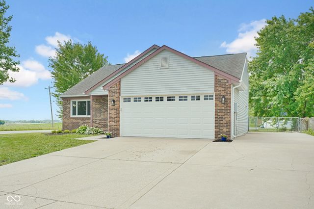 1483 Bridle Way, Columbus, IN 47201