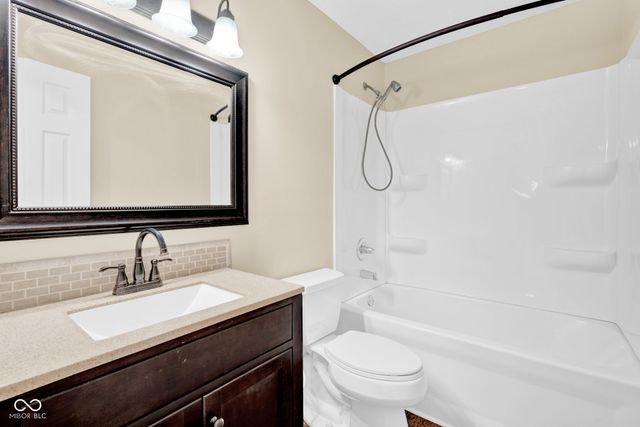 1483 Bridle Way, Columbus, IN 47201
