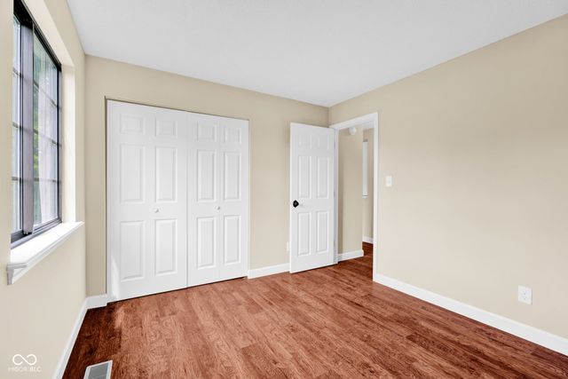 1483 Bridle Way, Columbus, IN 47201