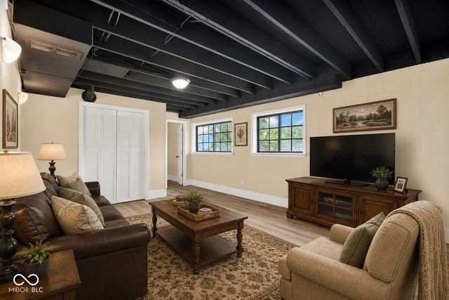 1483 Bridle Way, Columbus, IN 47201
