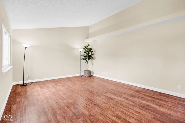 1483 Bridle Way, Columbus, IN 47201