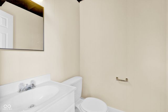 1483 Bridle Way, Columbus, IN 47201