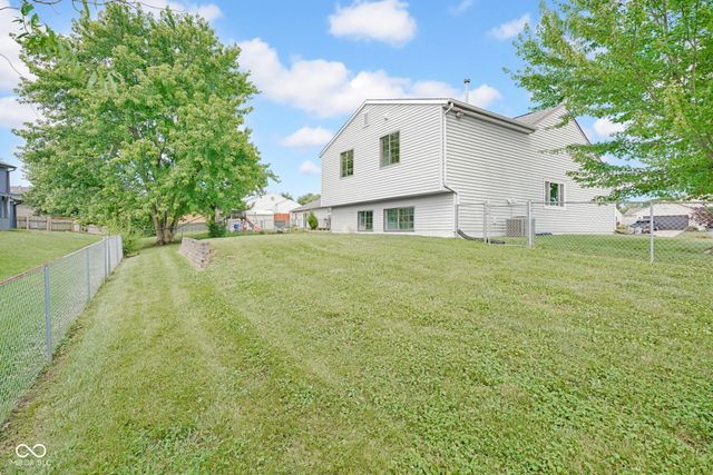 1483 Bridle Way, Columbus, IN 47201