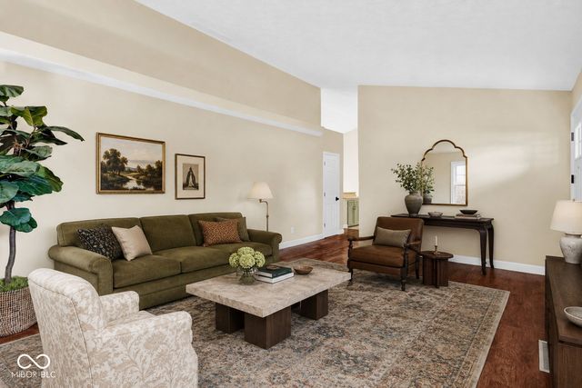 1483 Bridle Way, Columbus, IN 47201