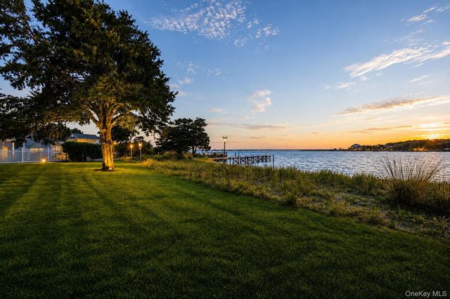 65 Shore Road, Westhampton, NY 11977