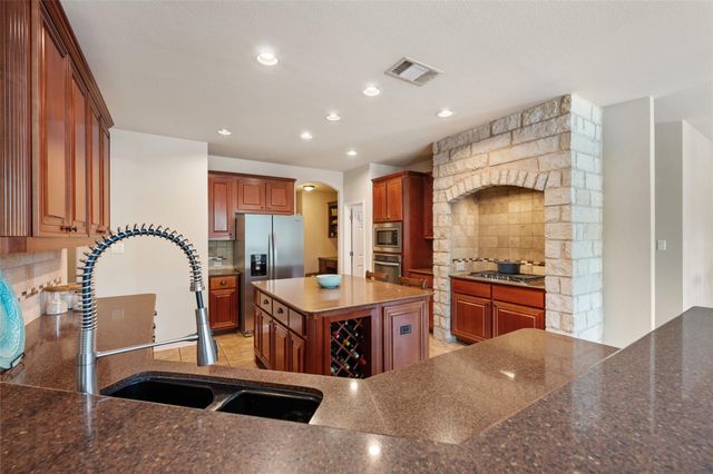 3117 Goldenoak CIR, Round Rock, TX 78681