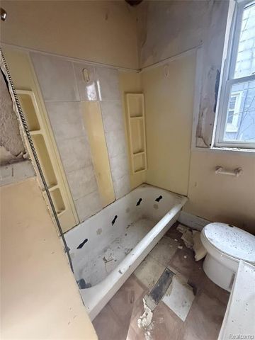 16837 Winthrop Street, Detroit, MI 48235