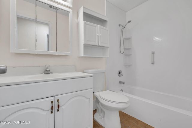 24 S Seas Court, Barnegat, NJ 08005