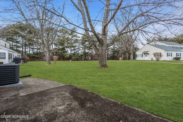 24 S Seas Court, Barnegat, NJ 08005