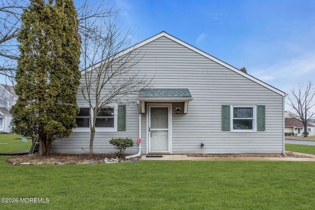 24 S Seas Court, Barnegat, NJ 08005