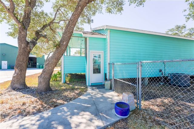 2102 Prairie, Rockport, TX 78382