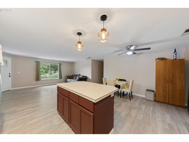 422 E 5TH St, Lafayette, OR 97127