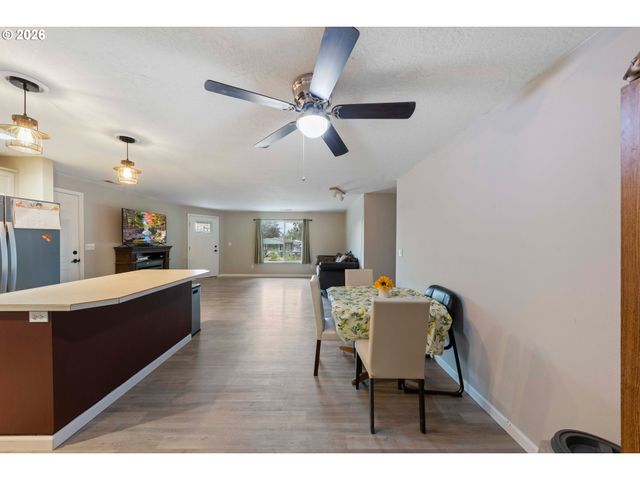 422 E 5TH St, Lafayette, OR 97127