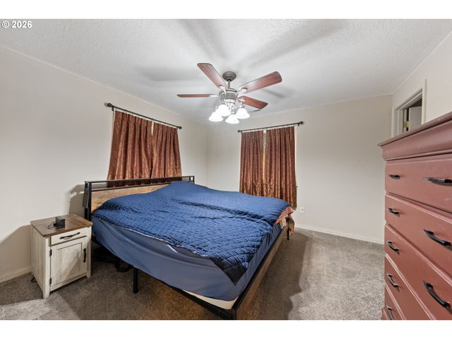422 E 5TH St, Lafayette, OR 97127