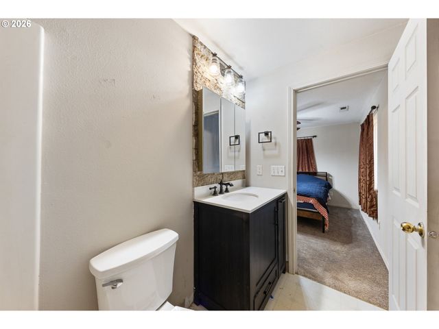 422 E 5TH St, Lafayette, OR 97127