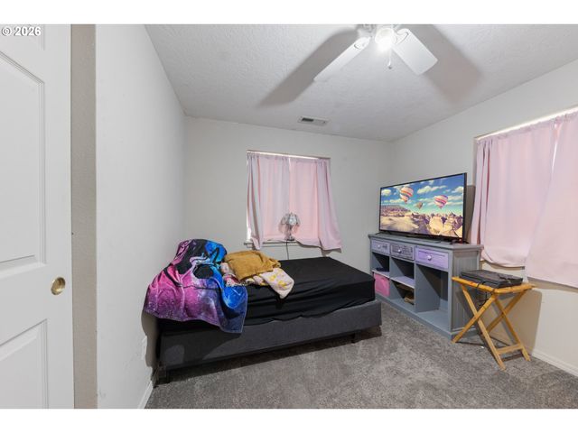 422 E 5TH St, Lafayette, OR 97127
