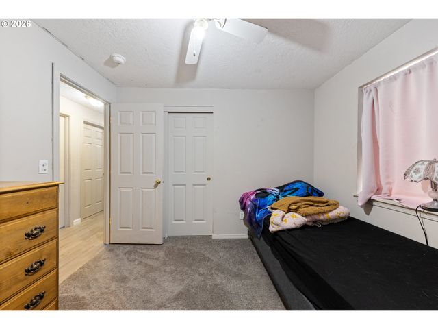 422 E 5TH St, Lafayette, OR 97127