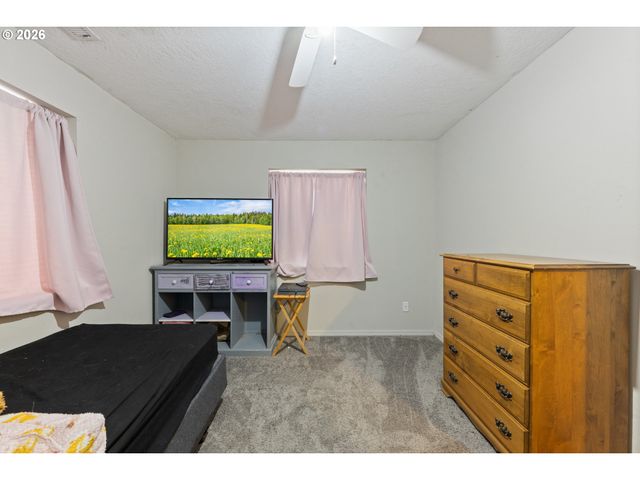 422 E 5TH St, Lafayette, OR 97127