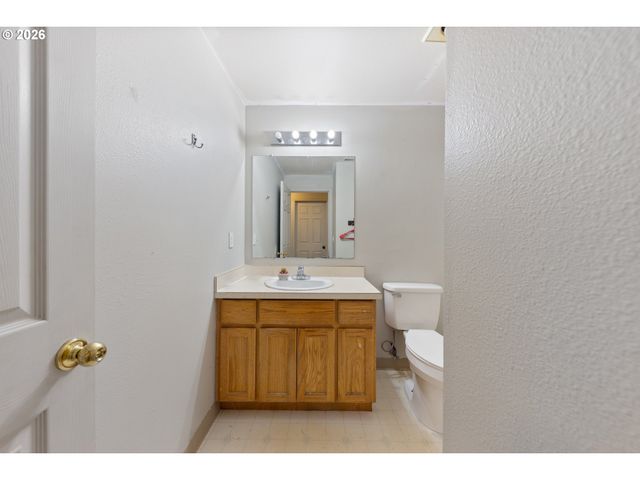 422 E 5TH St, Lafayette, OR 97127