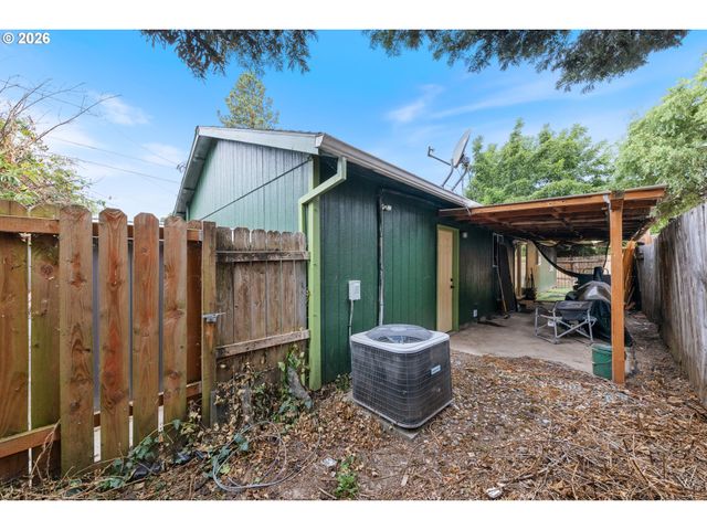 422 E 5TH St, Lafayette, OR 97127