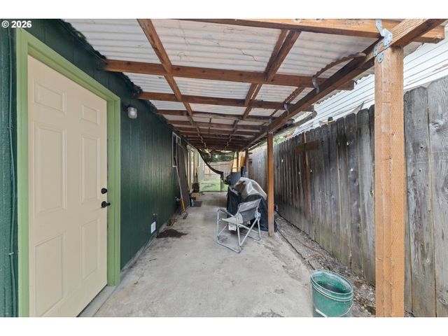 422 E 5TH St, Lafayette, OR 97127