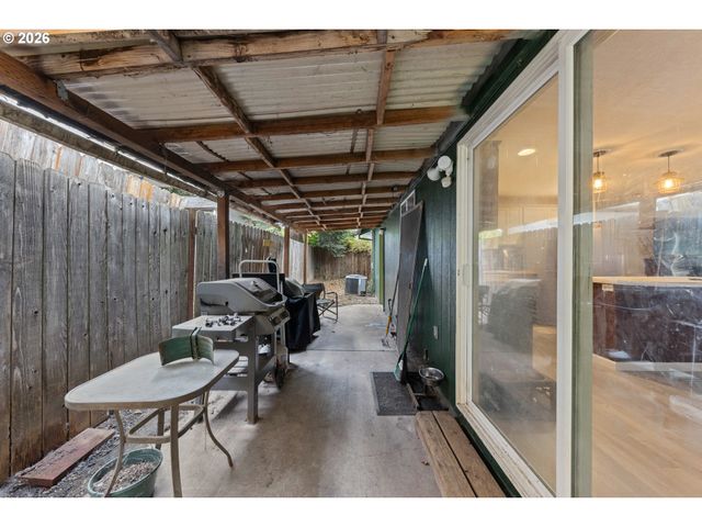 422 E 5TH St, Lafayette, OR 97127