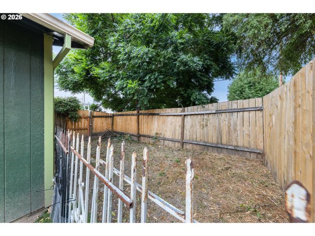 422 E 5TH St, Lafayette, OR 97127