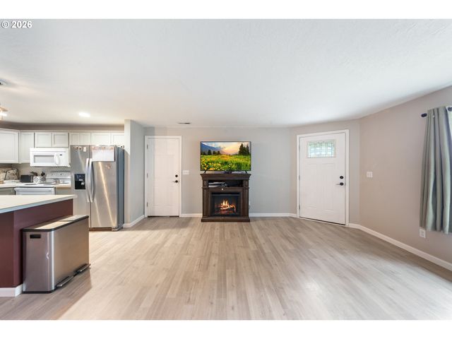 422 E 5TH St, Lafayette, OR 97127