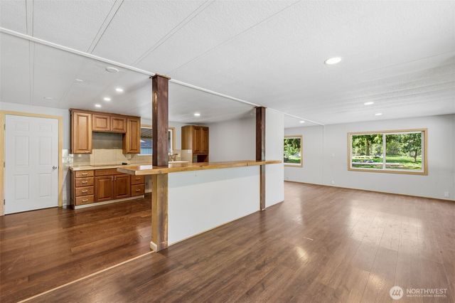 31061 W Lake Morton Drive SE, Kent, WA 98042
