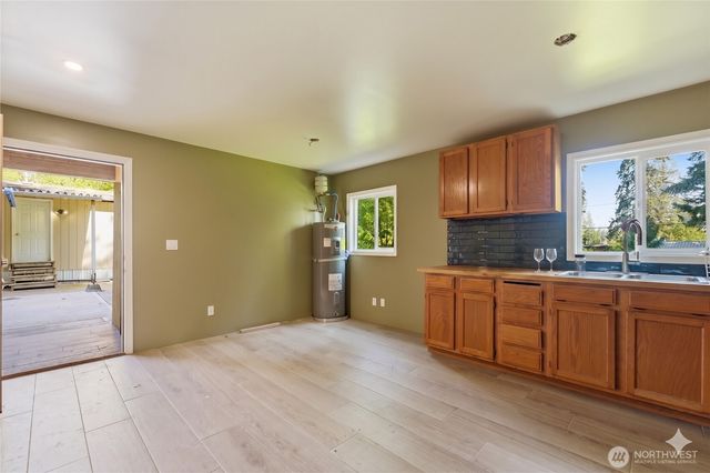 31061 W Lake Morton Drive SE, Kent, WA 98042