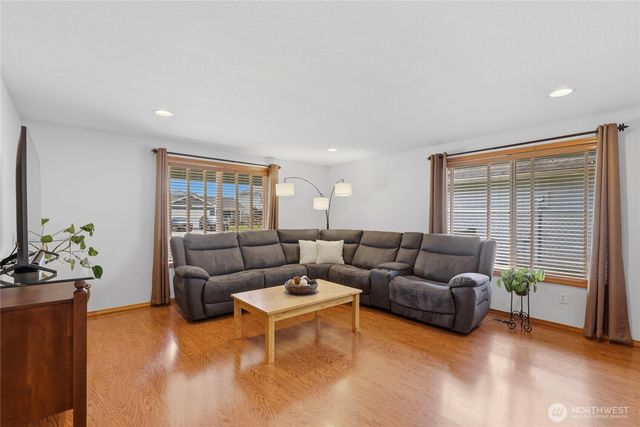 111 Mission Road, Kelso, WA 98626