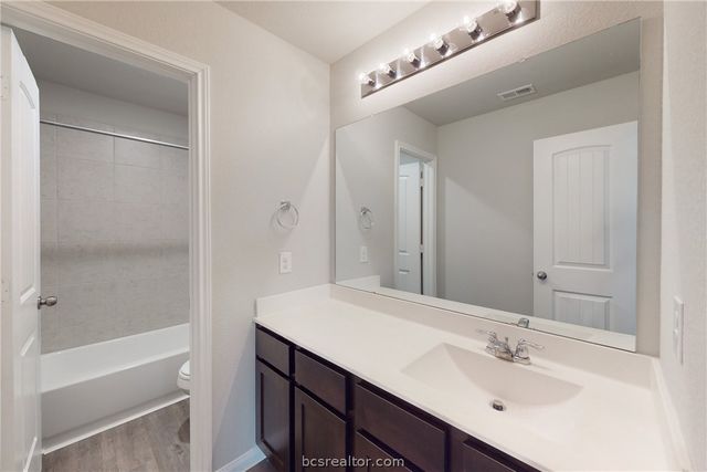 5764 Paseo Place, Bryan, TX 77807